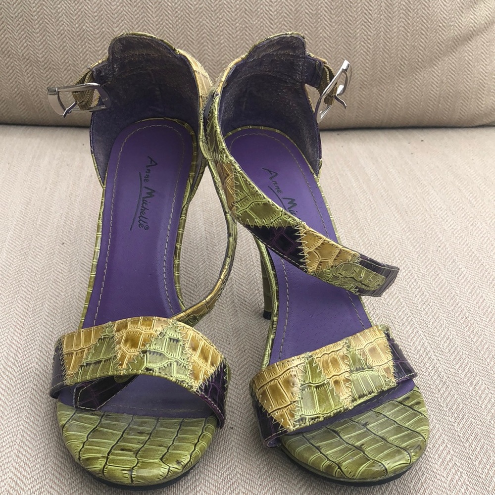 Heels - Picture 2 of 5